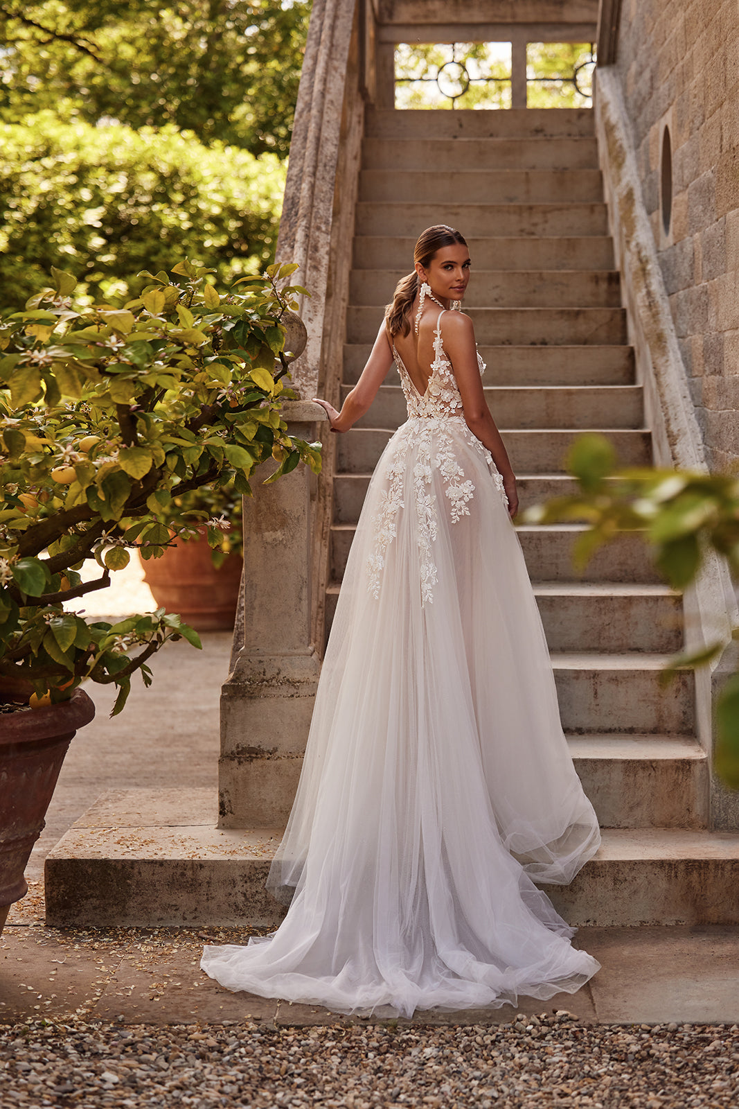 Abito da sposa Amaya con corpetto di DAMA Couture (vista posteriore)