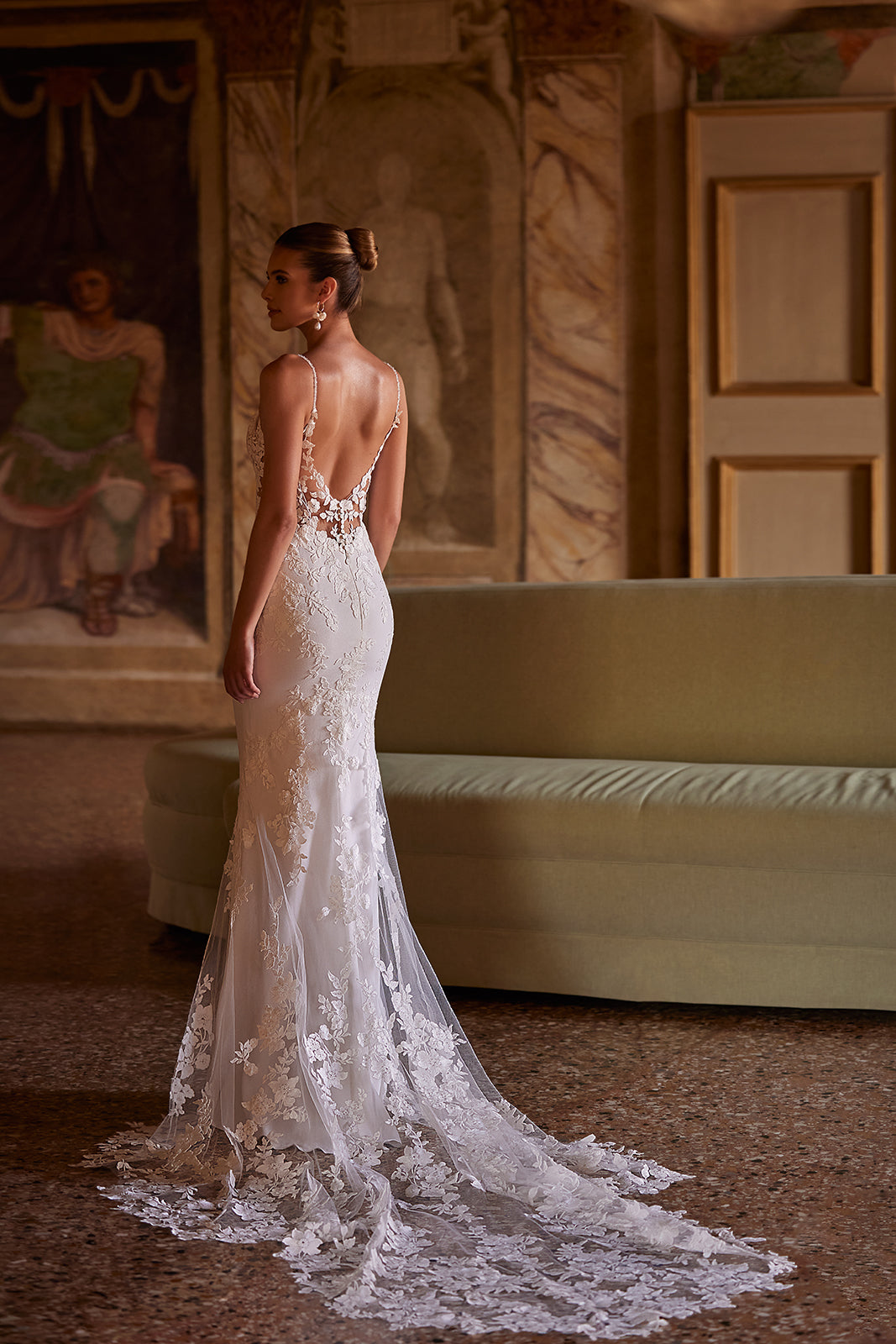 Abito da sposa a sirena Apolonia con gonna liscia e strascico di DAMA Couture (foto aggiuntiva)