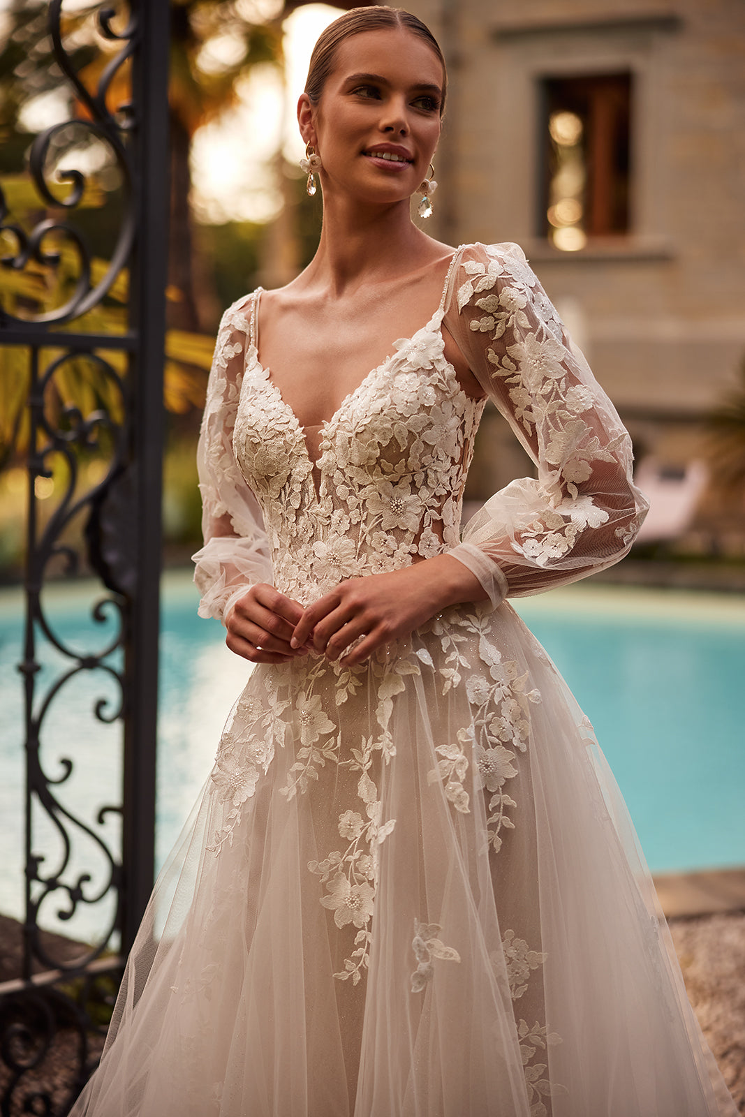 Abito da sposa a principessa Ariana con maniche staccabili di DAMA Couture (foto principale)