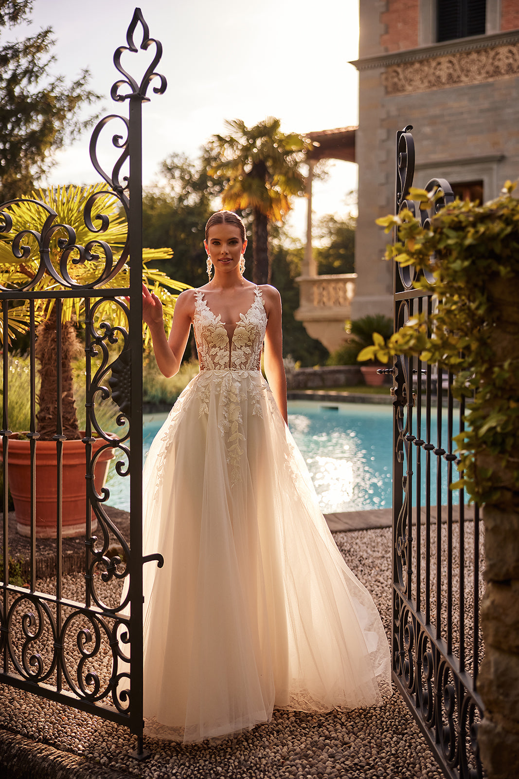 Abito da sposa a principessa Beatrix con pizzo di DAMA Couture (foto principale)