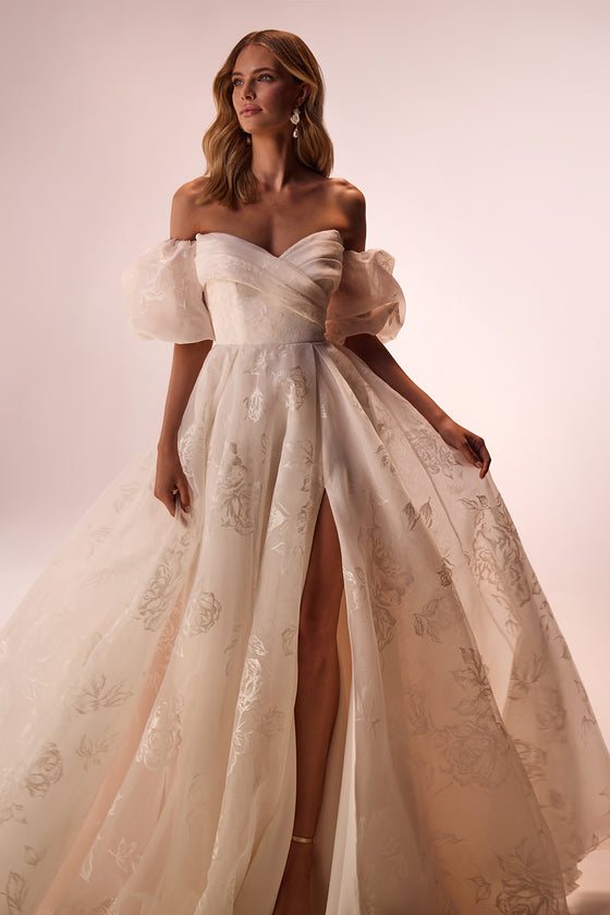 Abito da sposa Berta semplice, con guipure stampata, di DAMA Couture (foto principale)