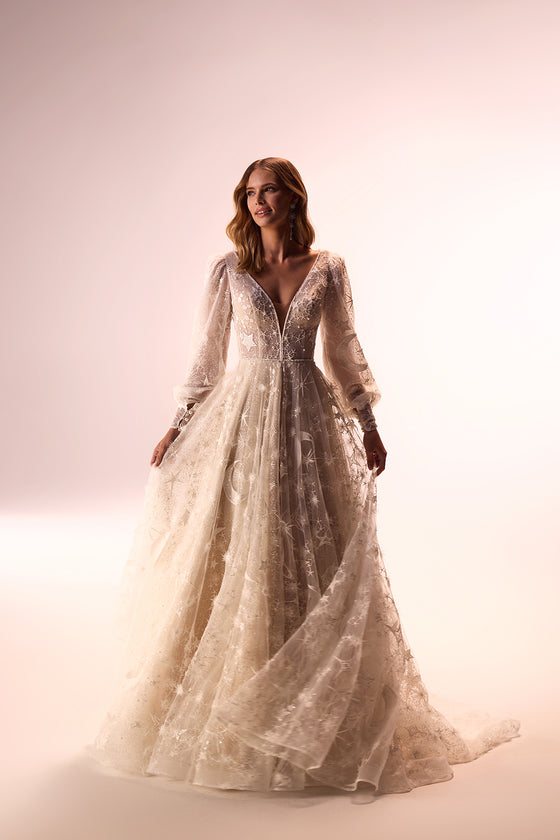 Abito da sposa moderno Celestia in pizzo di DAMA Couture (foto principale)