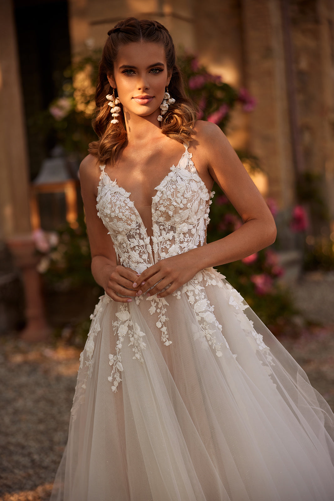 Abito da sposa a principessa Claire con pizzo di DAMA Couture (foto principale)