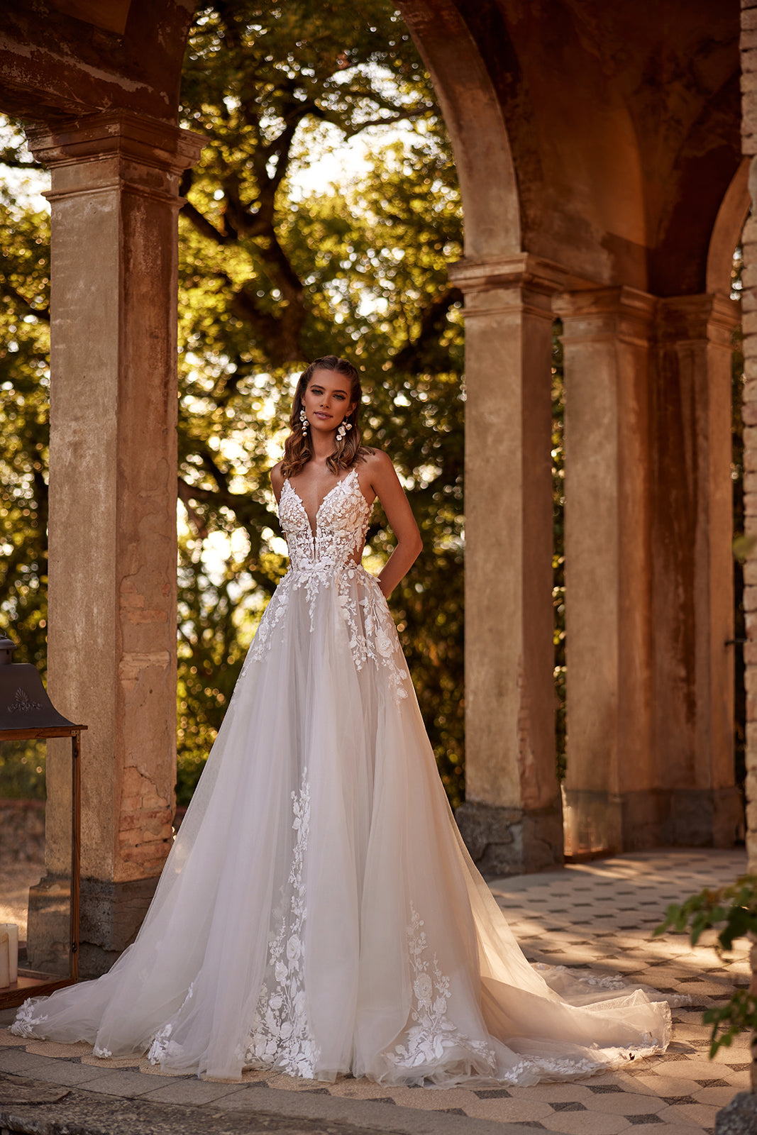 Abito da sposa a principessa Claire con pizzo di DAMA Couture (foto aggiuntiva)