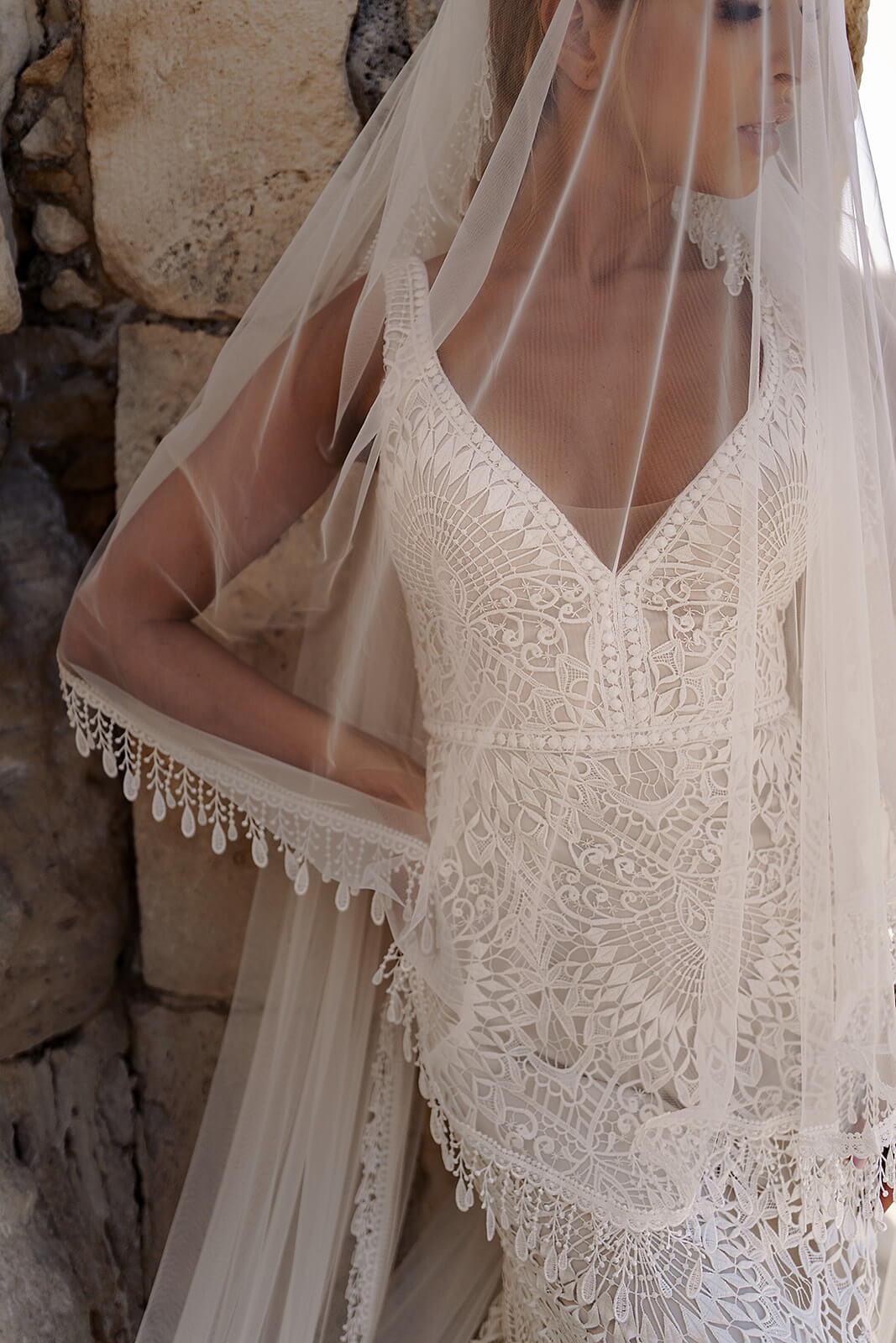 Velo cattedrale con frange – velo da sposa a cattedrale DAMA Couture, vista frontale.
