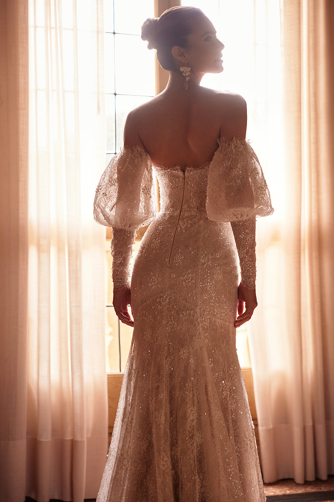 Abito da sposa glamour a sirena Genevieve di DAMA Couture (foto della campagna)