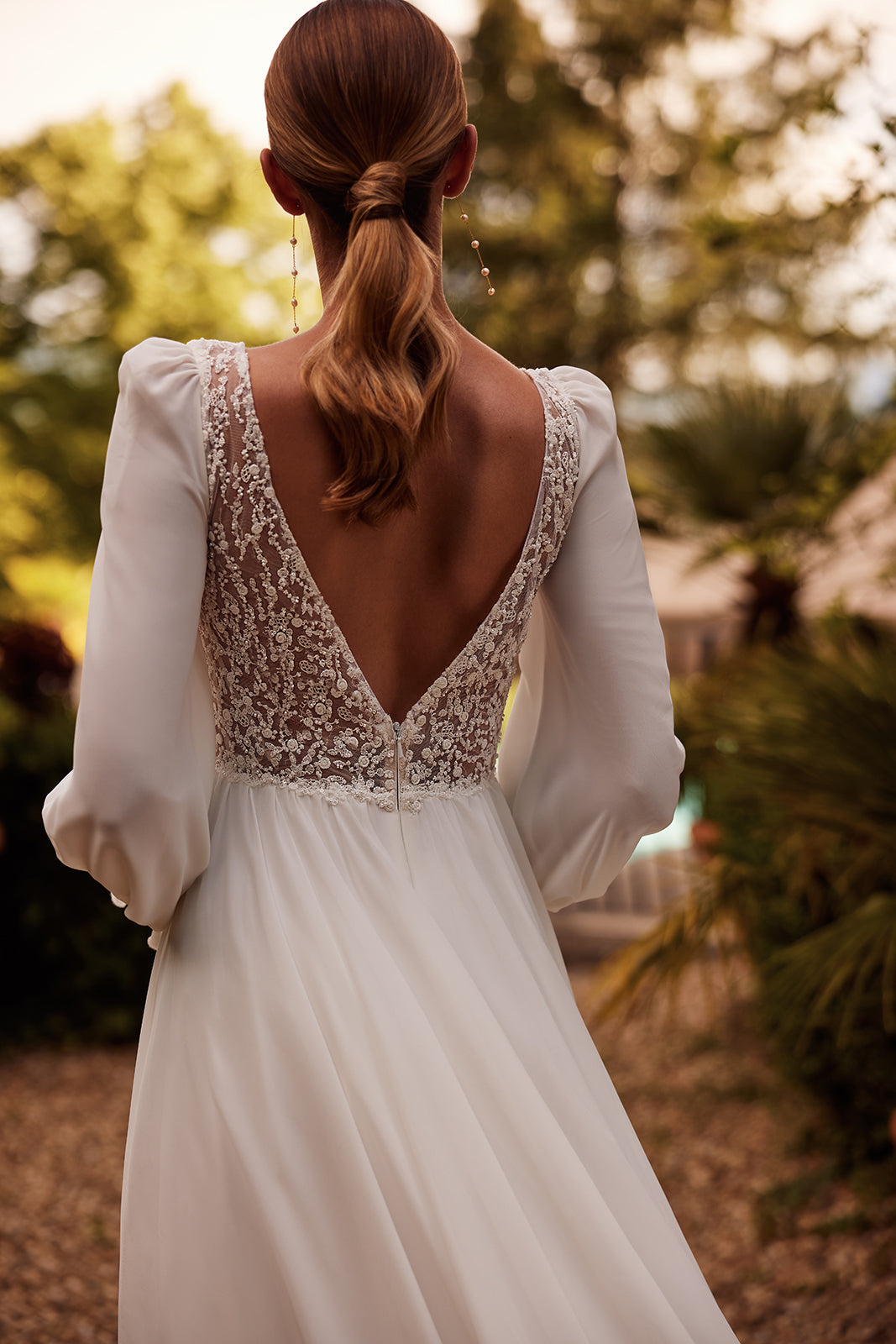 Abito da sposa boho Hellen con maniche di DAMA Couture (vista posteriore)