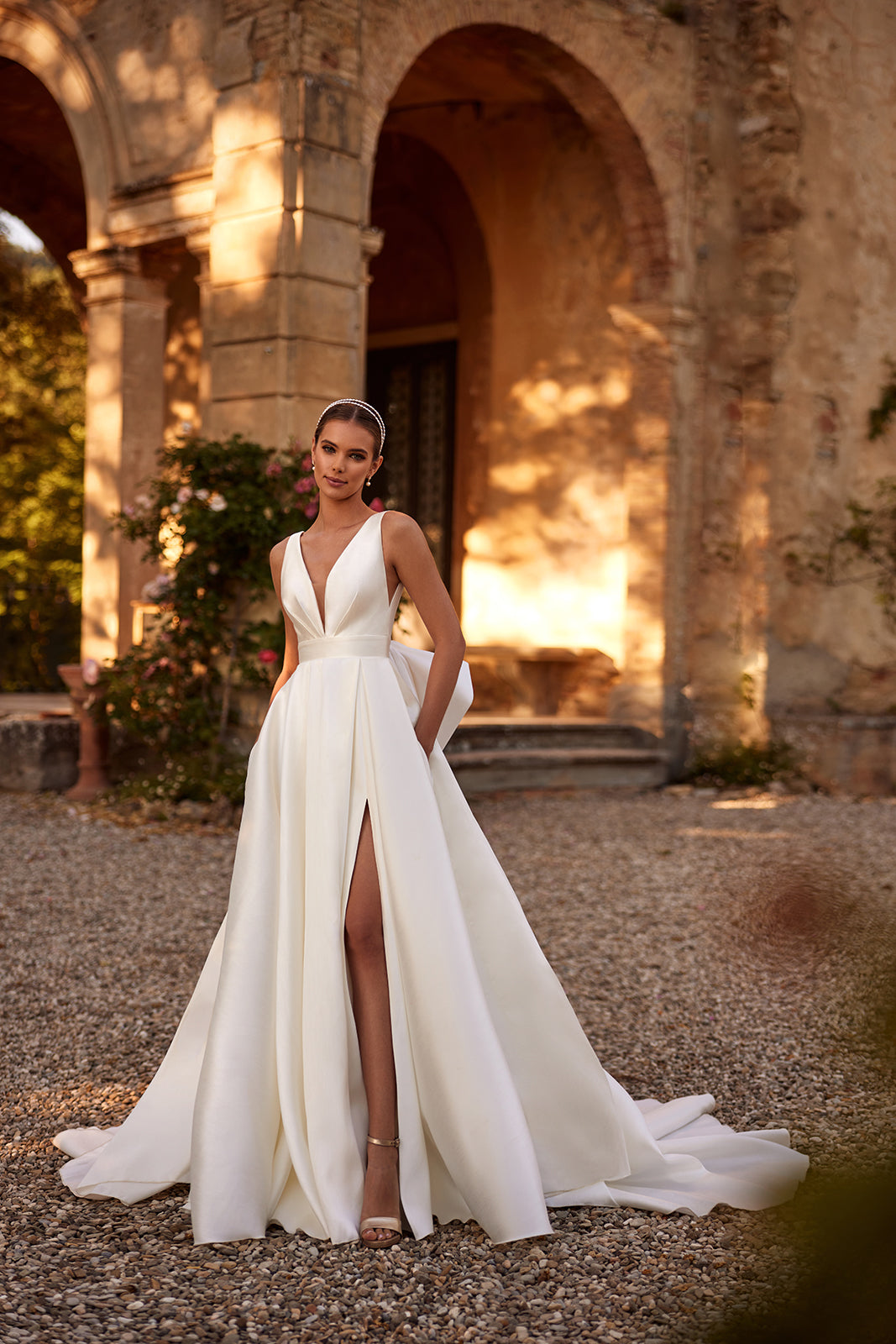 Abito da sposa classico Margo con strascico a fiocco di DAMA Couture (foto aggiuntiva)