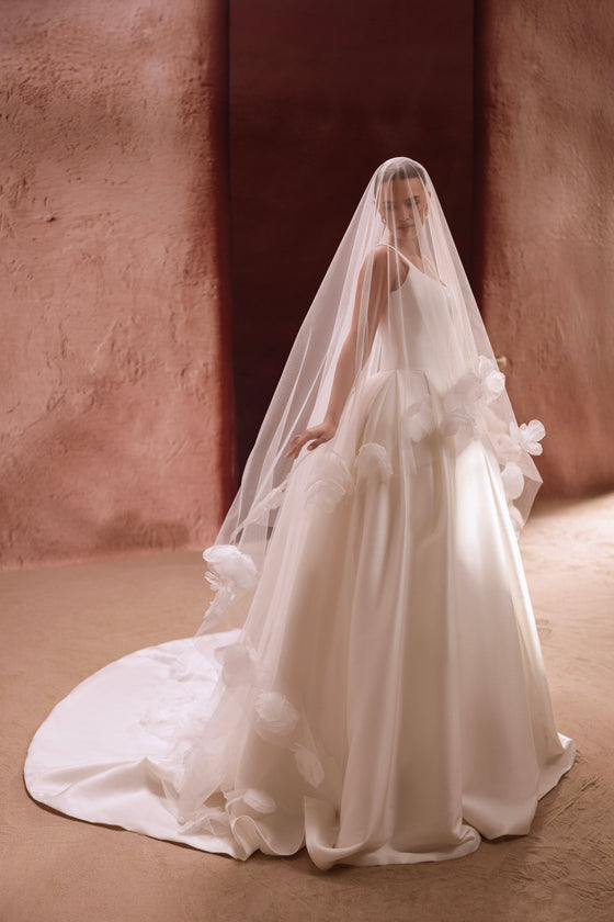 Nicolette – velo da sposa a cattedrale di DAMA Couture.
