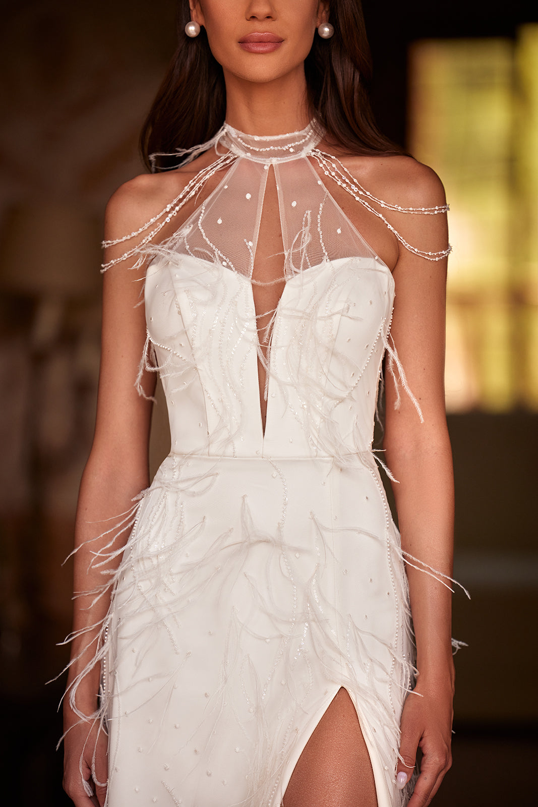Abito da sposa glamour con piume di DAMA Couture (dettaglio)