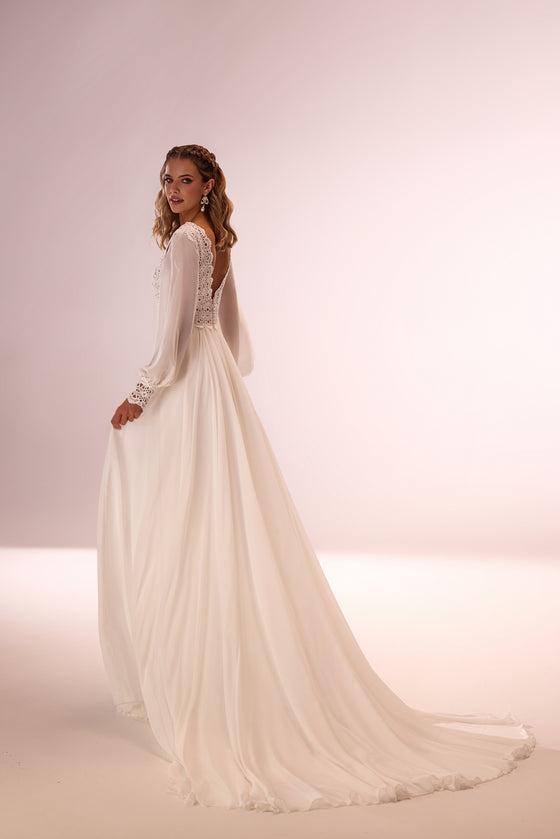 Abito da sposa boho Ophelia in chiffon con maniche lunghe di DAMA Couture (vista posteriore)