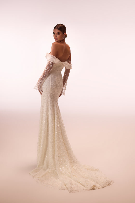 Abito da sposa glamour a sirena Placidia in pizzo di DAMA Couture (vista posteriore)