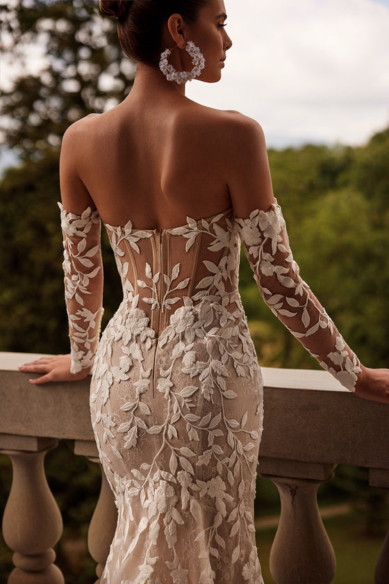 Abito da sposa romantico a sirena Procella in pizzo di DAMA Couture (dettaglio)