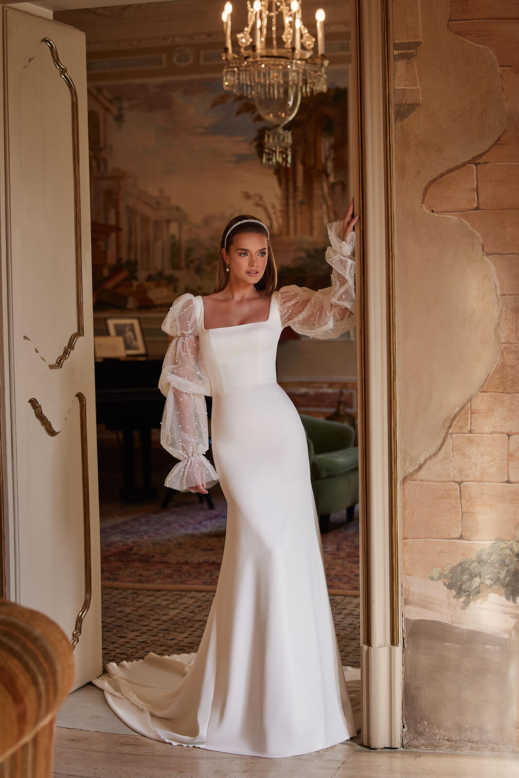 Abito da sposa Clara – abito da sposa a sirena con maniche lunghe di DAMA Couture.