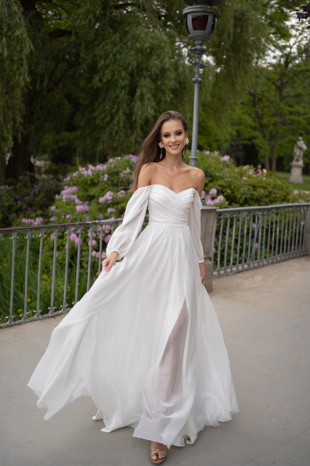 Pola – primo piano dell’abito da sposa.