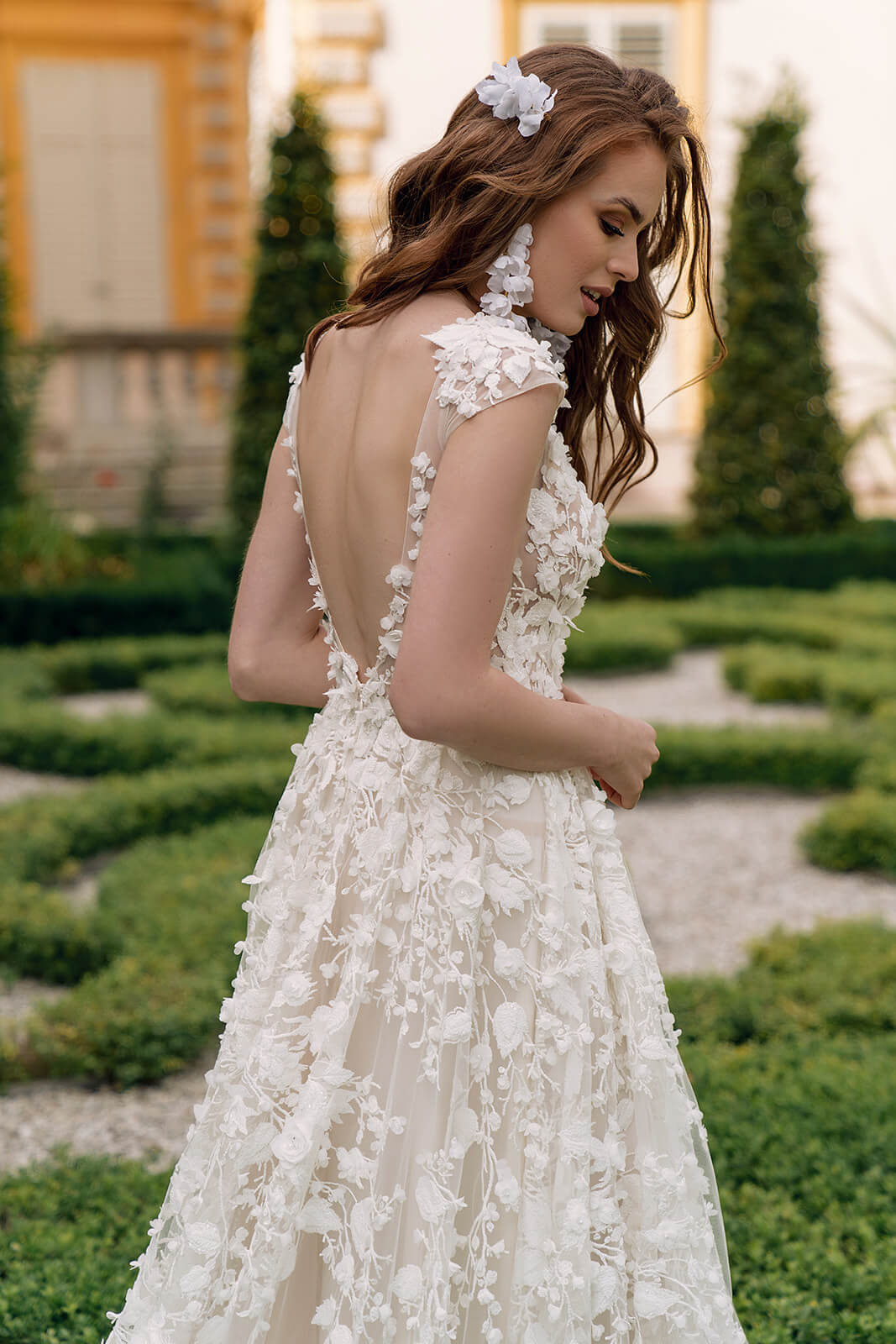 Azalea – abito da sposa visto da dietro.