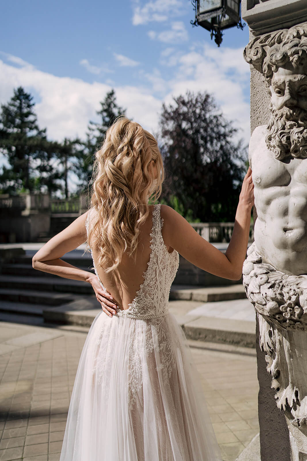 Livia – abito da sposa a figura intera.