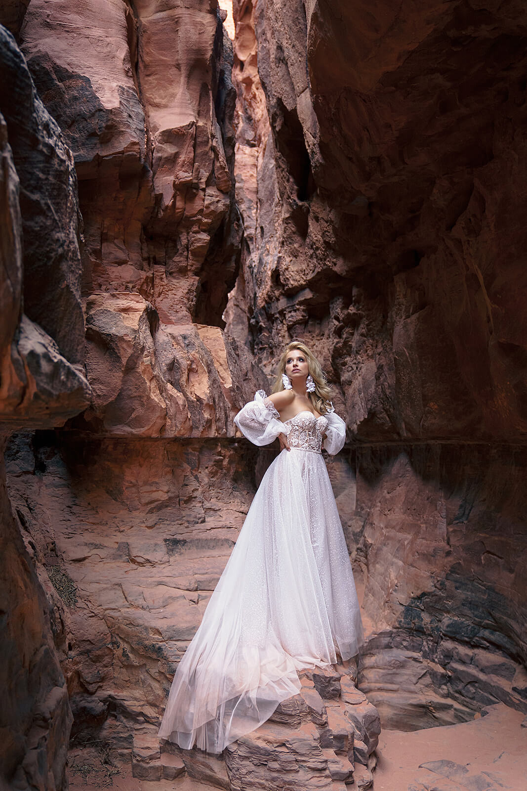 Abito da sposa Shira – abito da sposa a trapezio con maniche lunghe di DAMA Couture.