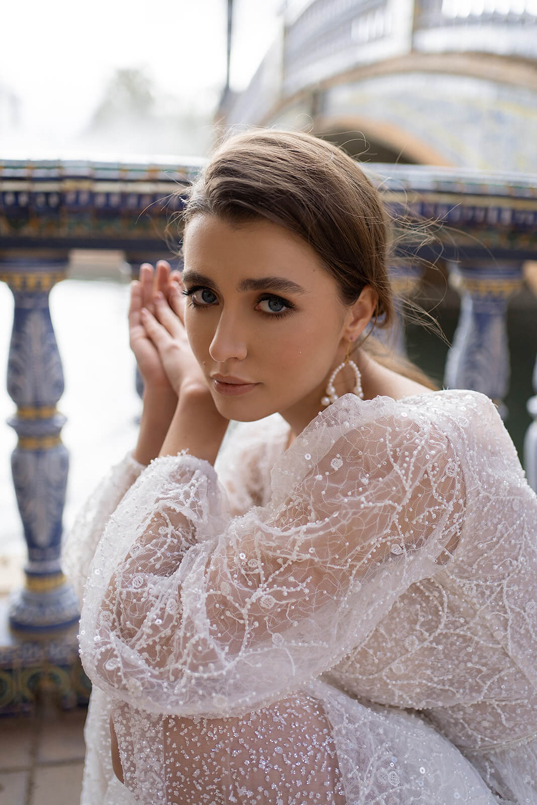 Suri – abito da sposa a figura intera.