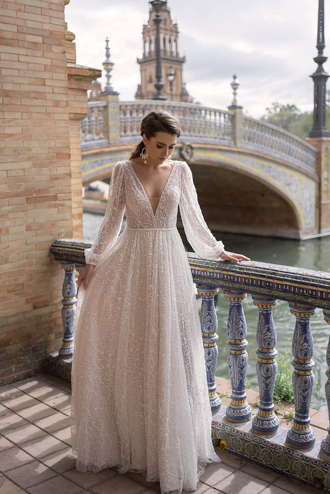 Suri – primo piano dell’abito da sposa.
