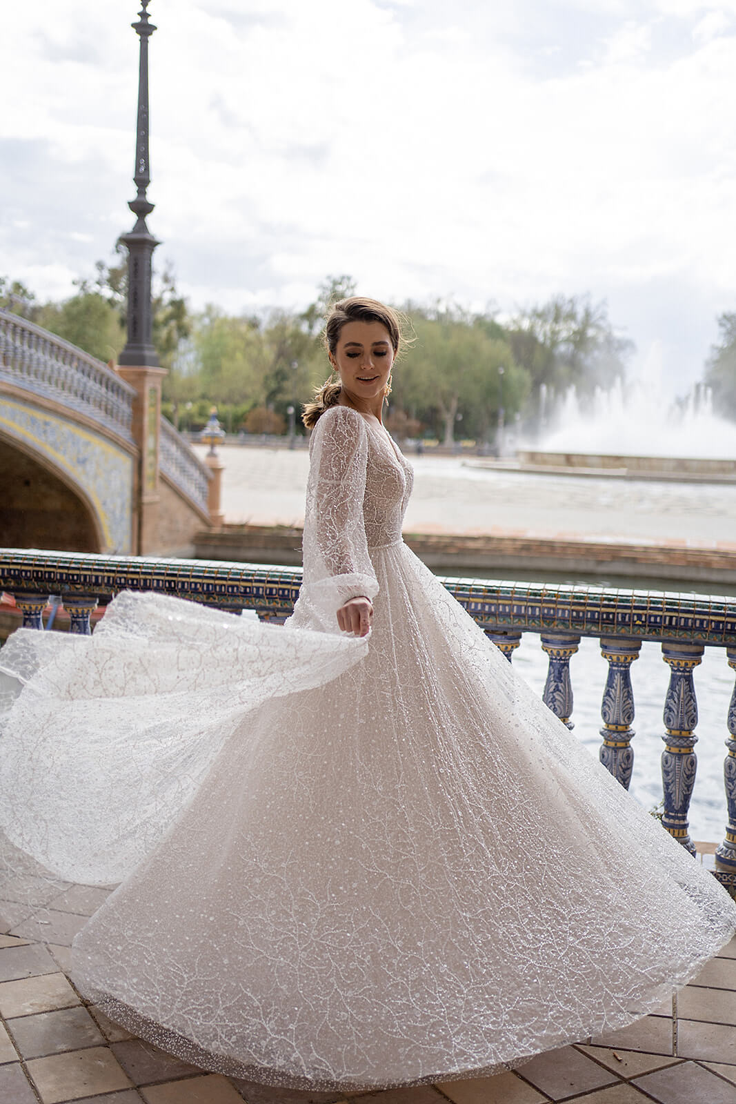 Suri – abito da sposa DAMA Couture, vista frontale.