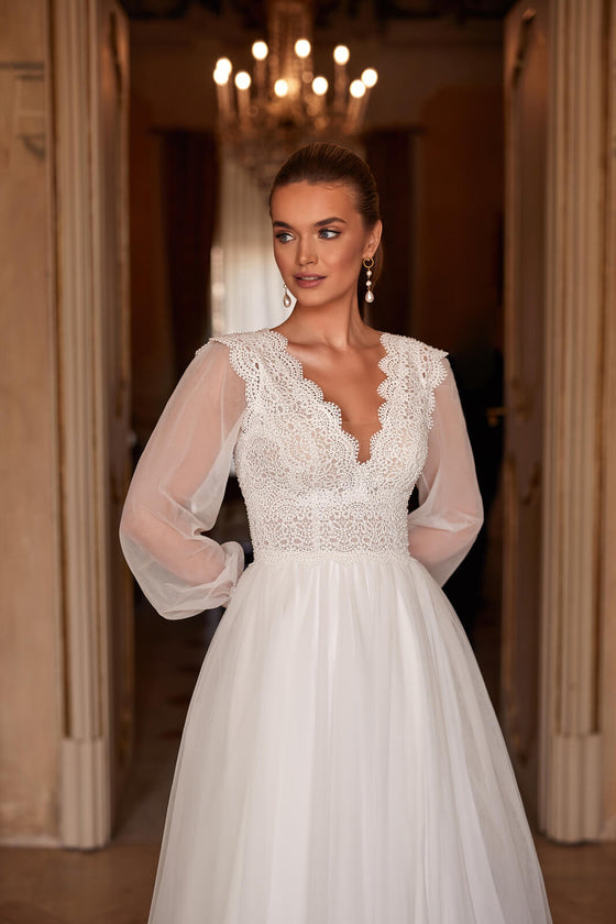 Abito da sposa Eleni – abito da sposa a trapezio in pizzo, DAMA Couture.