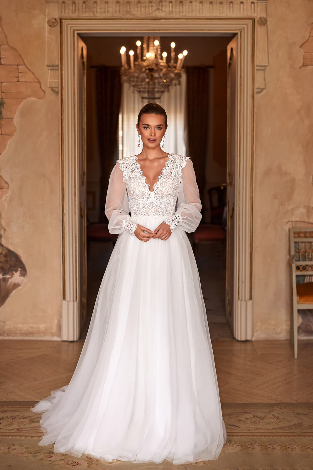 Abito da sposa Eleni – abito da sposa a trapezio in pizzo DAMA Couture.