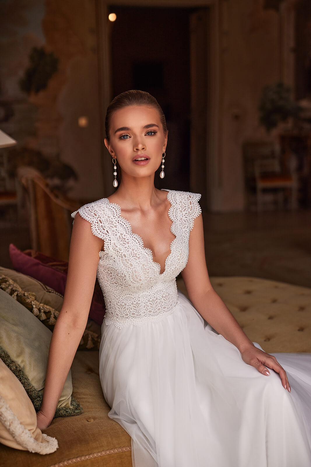 Abito da sposa Eleni – abito da sposa a trapezio in pizzo con maniche lunghe, DAMA Couture.