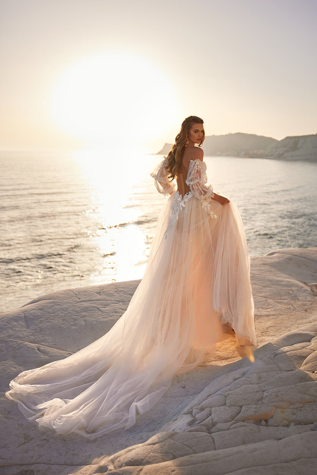 Abito romantico e autentico DAMA Couture, espressione di forza personale.
