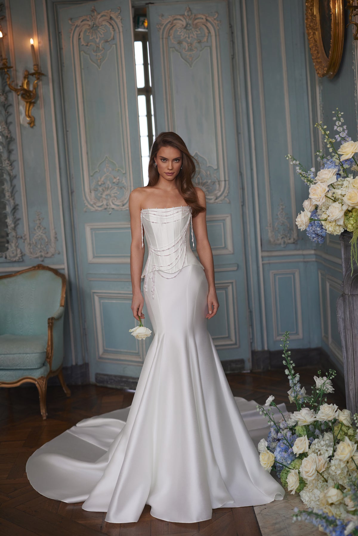 Abito da sposa Armance – abito da sposa a trapezio con un corpetto a corsetto drappeggiato con fili di perle.