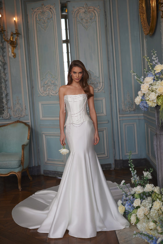 Abito da sposa Armance – abito da sposa a trapezio con un corpetto a corsetto drappeggiato con fili di perle.