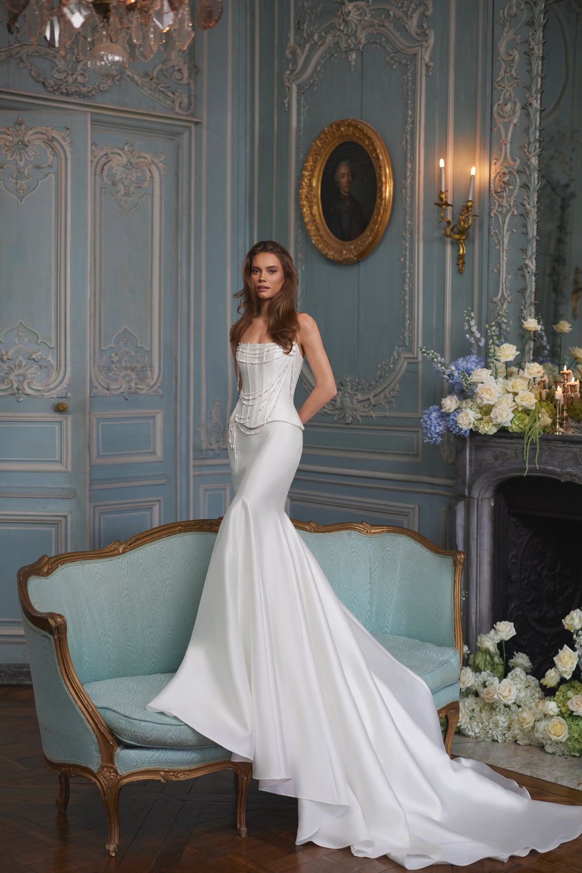 Abito da sposa Armance della collezione Something Blue 2027 – un corpetto a corsetto drappeggiato con fili di perle.