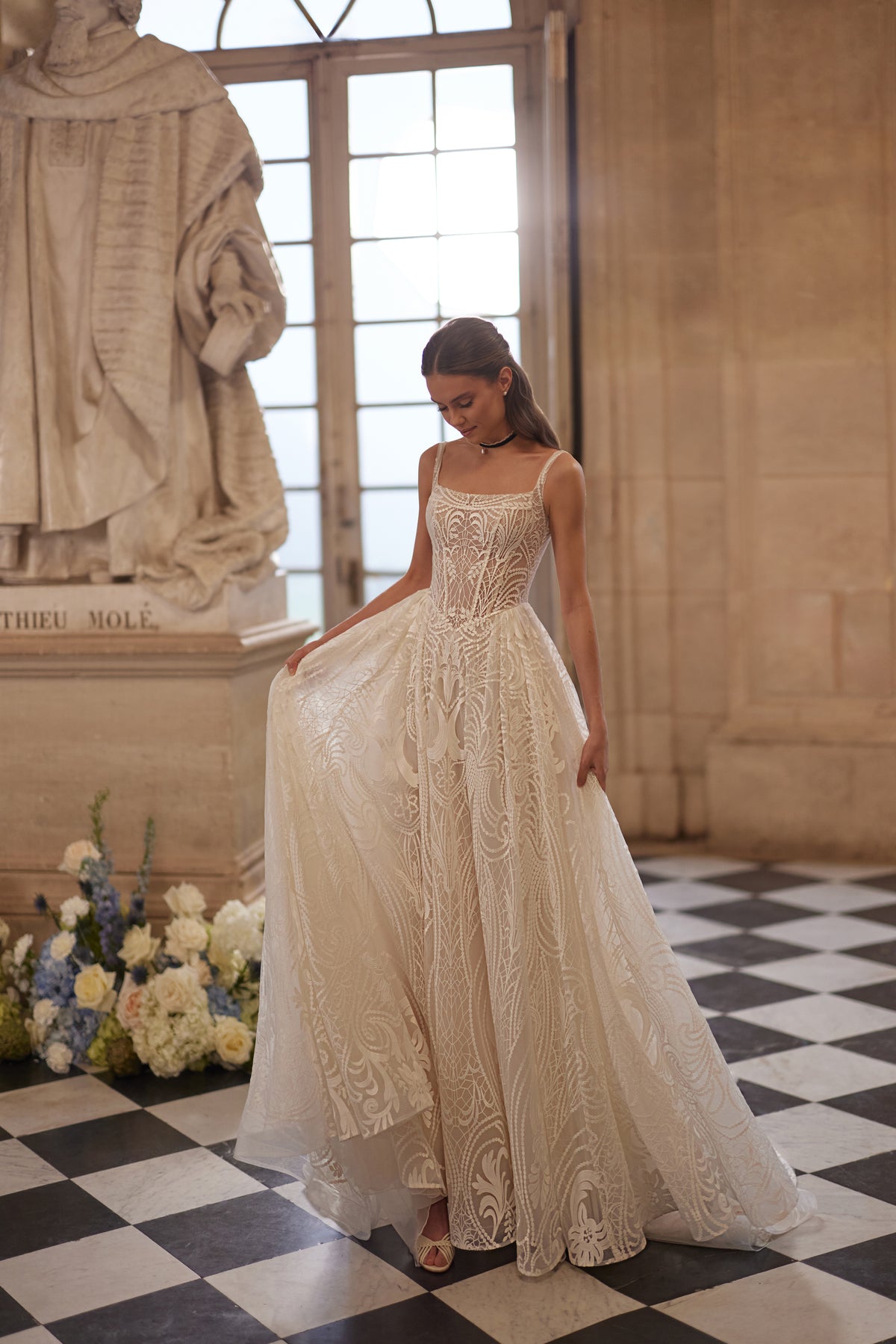 Abito da sposa Frigga – spalline sottili, uno scollo quadrato e un’ampia gonna da ballo in pizzo grafico, DAMA Couture Something Blue 2027.