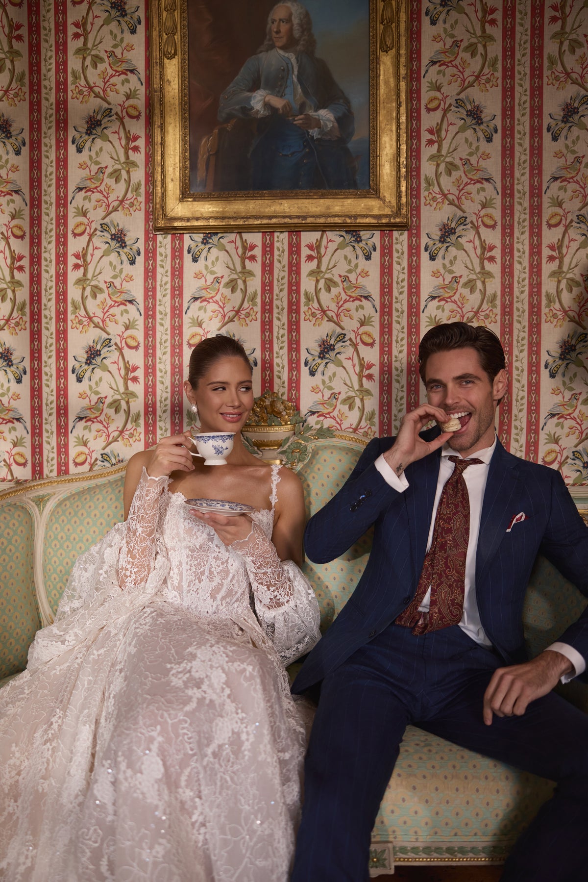 Abito da sposa Thetis della collezione Something Blue 2027 – un corsetto trasparente, spalline in pizzo e una ricca gonna in pizzo.