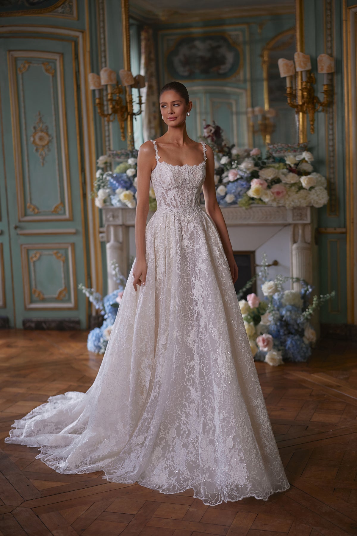 Abito da sposa Thetis – abito da sposa con un corsetto trasparente, spalline in pizzo e una ricca gonna in pizzo, DAMA Couture.