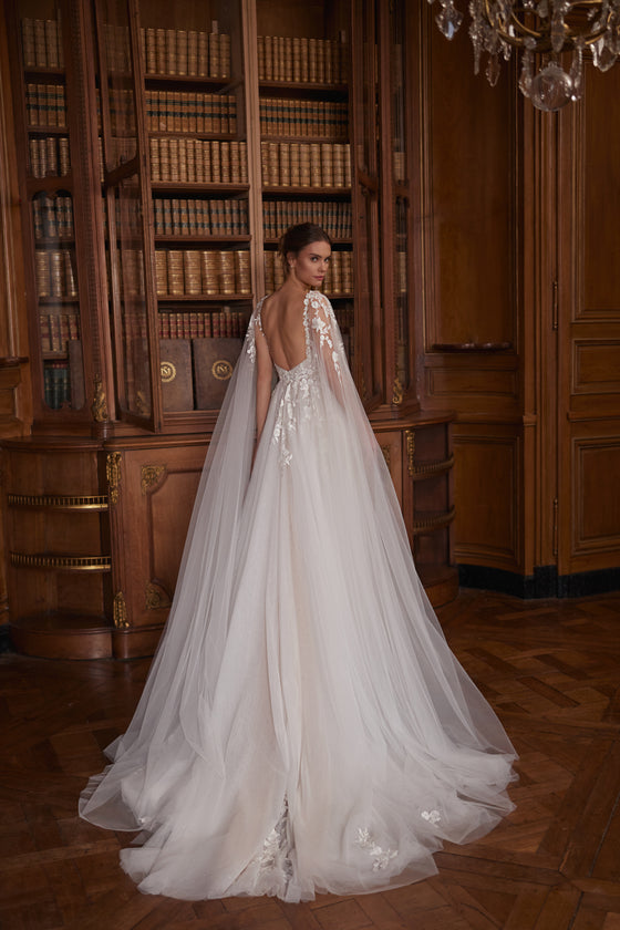 Abito da sposa Veloria – abito da sposa a trapezio con uno scollo a V, spalline floreali e una gonna in tulle a strati.