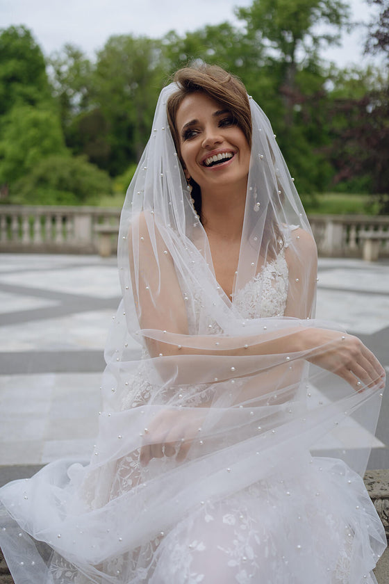 Velo cattedrale con perle – velo da sposa a cattedrale di DAMA Couture.