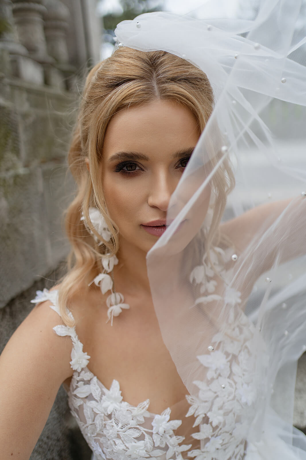 Velo Regular con perle – primo piano del velo da sposa.
