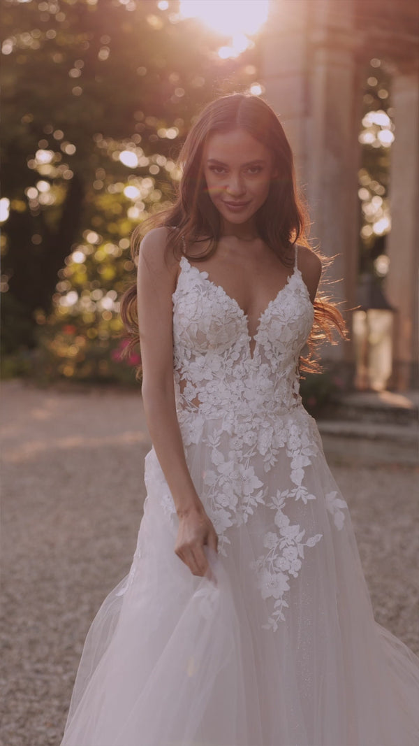 Ariana in video