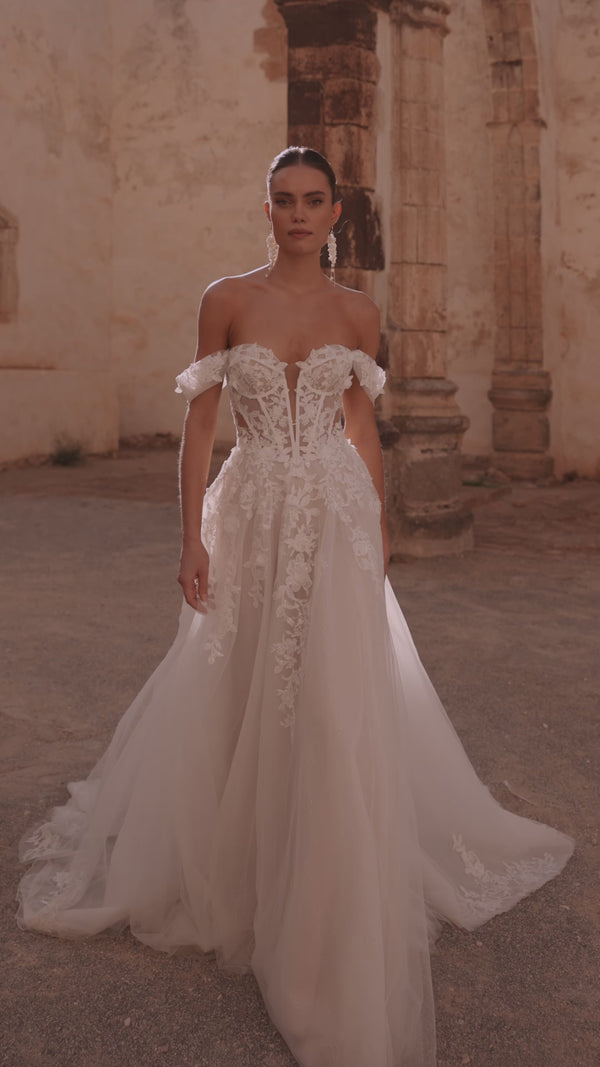 Ariella in video