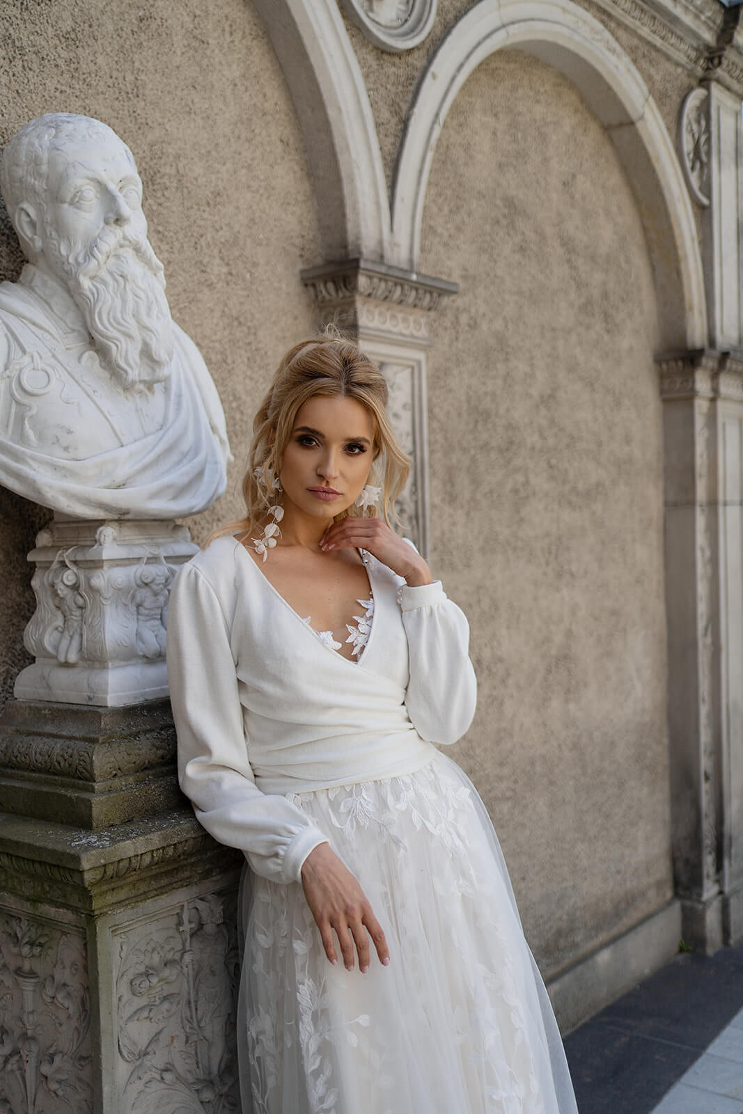 Pullover con scollo a V davanti – coprispalle per un look da sposa, DAMA Couture.