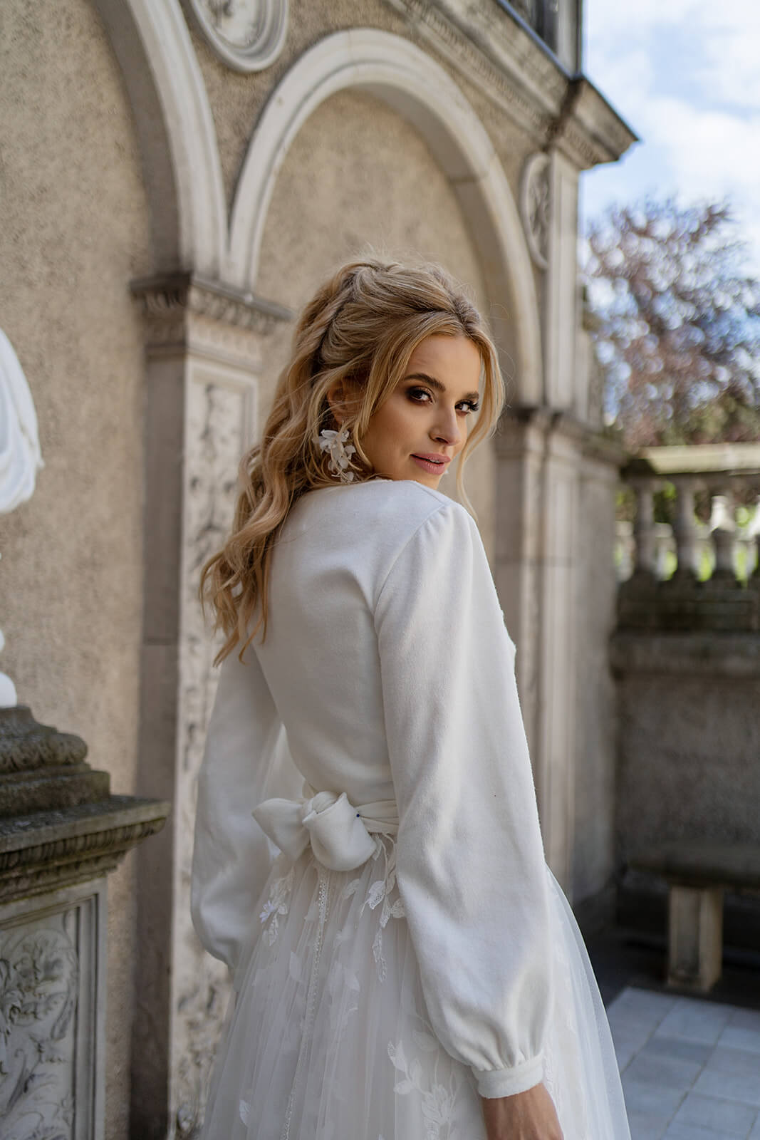 Pullover con scollo a V davanti – coprispalle per un look da sposa, DAMA Couture.